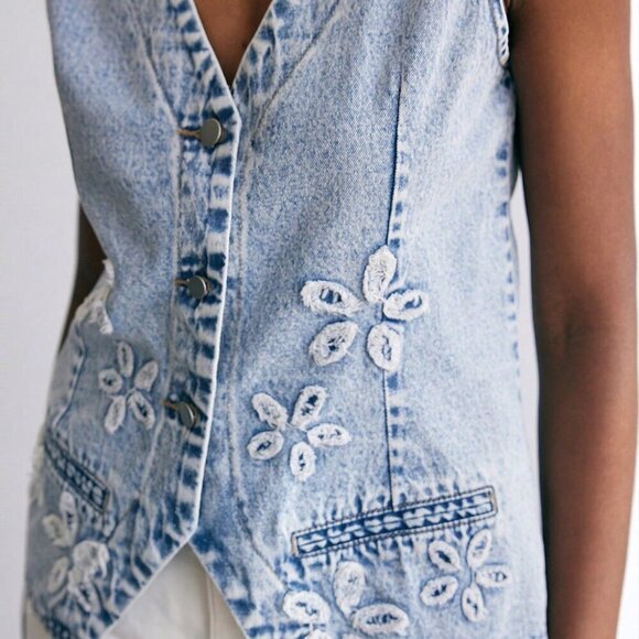 Light Wash Casual Women's Washed Floral Pattern Front Button Denim Vest - Picture 2 of 8